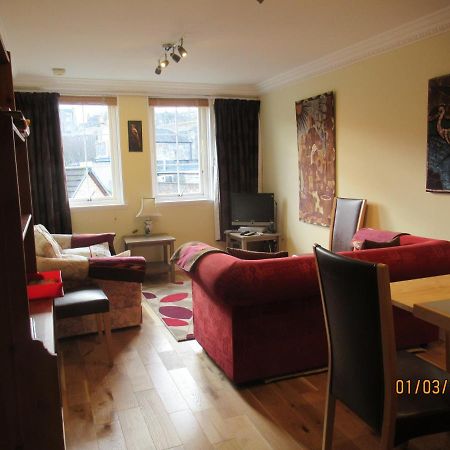 Pamela'S Apartment Edinburg Exteriör bild